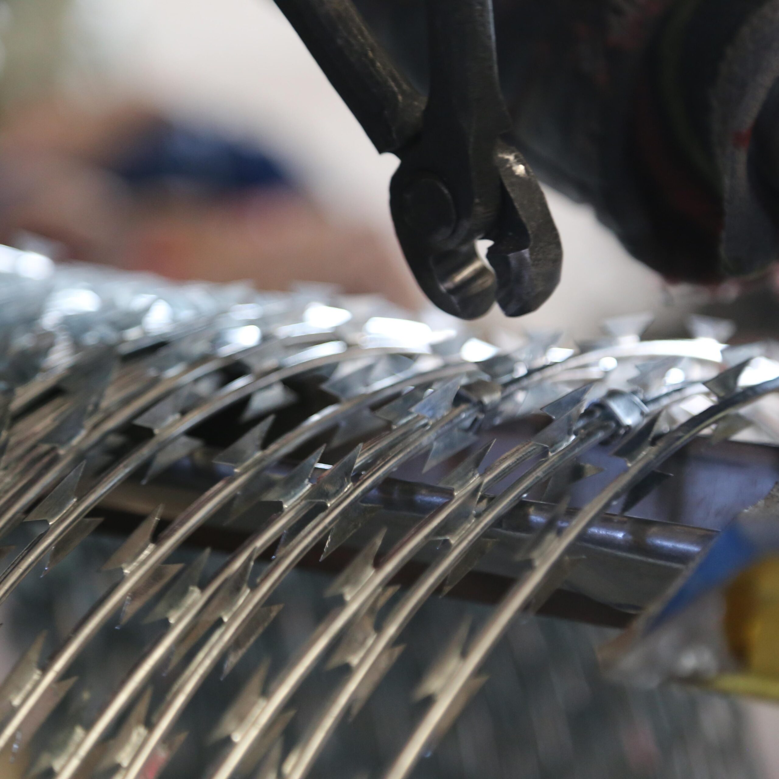 RAZOR WIRE - Image 3